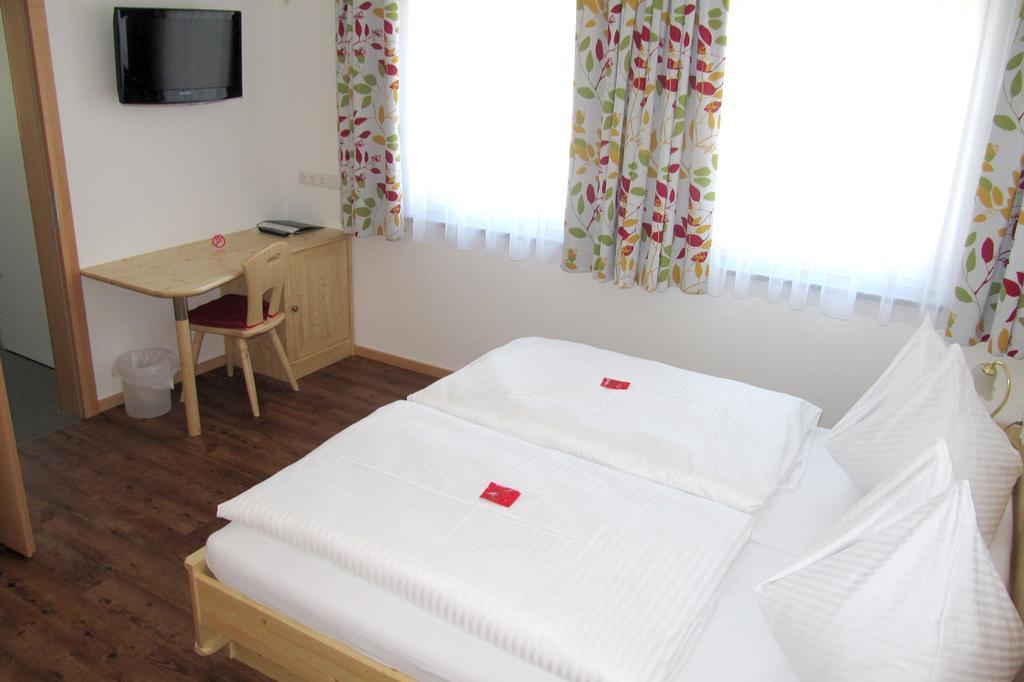 Haus Ofner Am Kreischberg Acomodação com café da manhã Sankt Georgen ob Murau Quarto foto